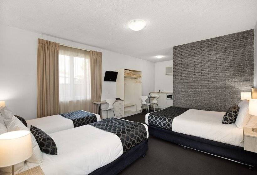 חדר משפחתי, Adelaide Road Motor Lodge