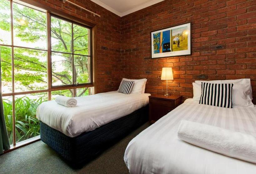 家庭间, Armour Motor Inn