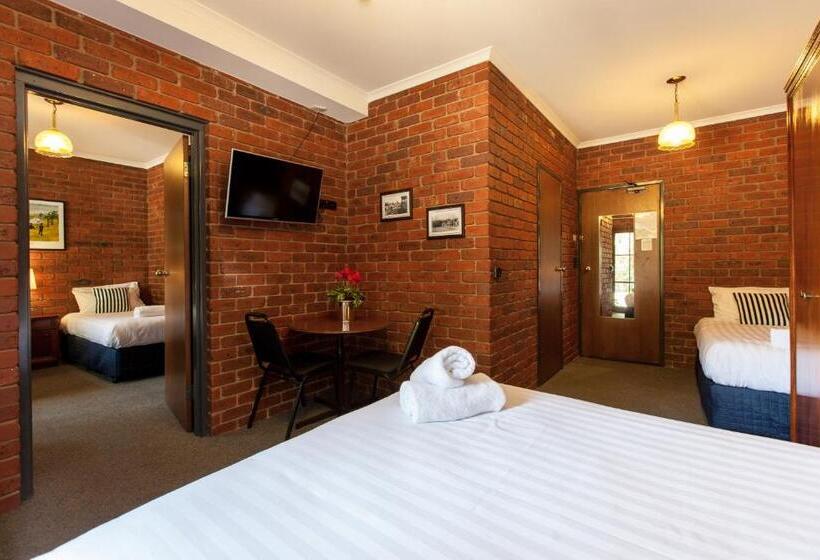 家庭间, Armour Motor Inn