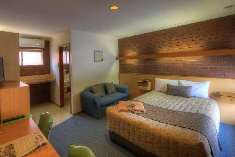 エコノミートリプルルーム, Bairnsdale Tanjil Motor Inn