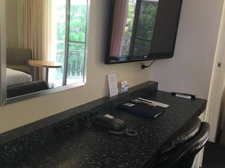 חדר סטנדרט נוף לבריכה, Waterview Gosford Motor Inn