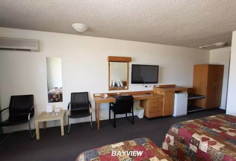 Perhehuone, Waterview Gosford Motor Inn