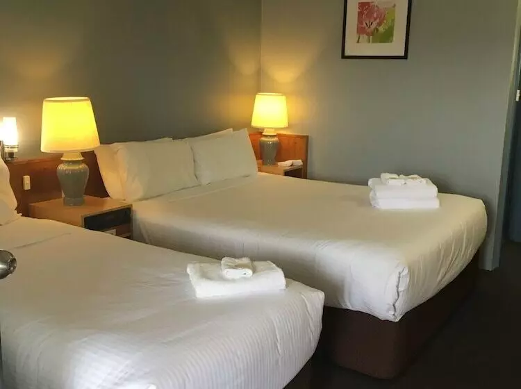Perhehuone, Waterview Gosford Motor Inn