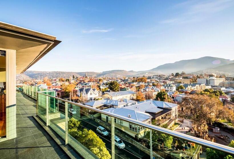 דירת שני חדרים, Lenna Of Hobart