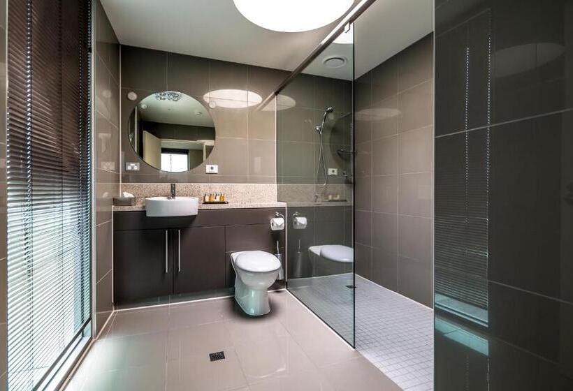 דירת שני חדרים, Lenna Of Hobart