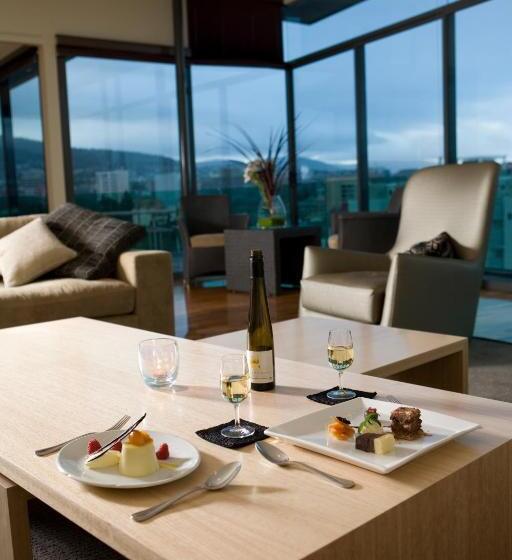 דירת שני חדרים, Lenna Of Hobart