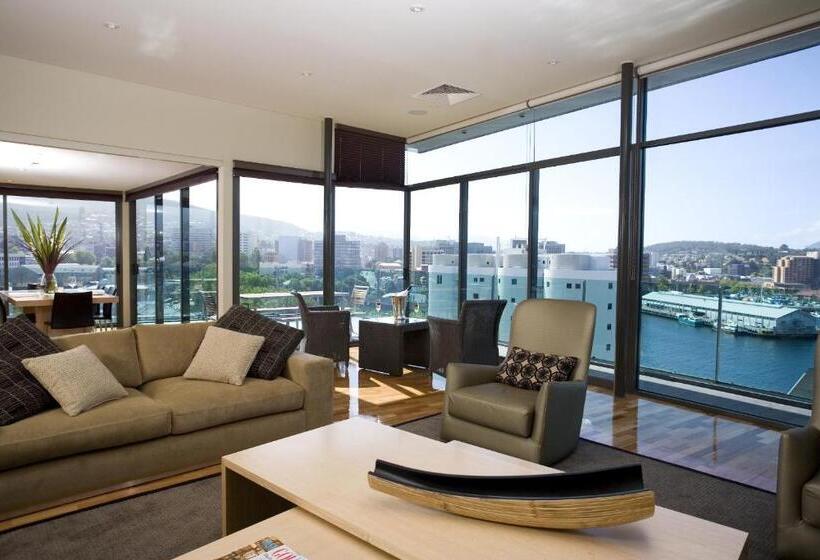 דירת שני חדרים, Lenna Of Hobart