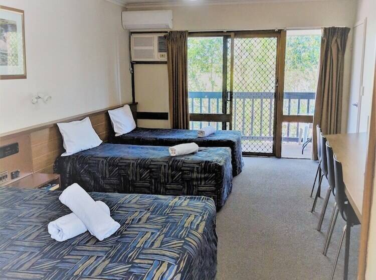 חדר משפחתי, Miners Lodge Motor Inn