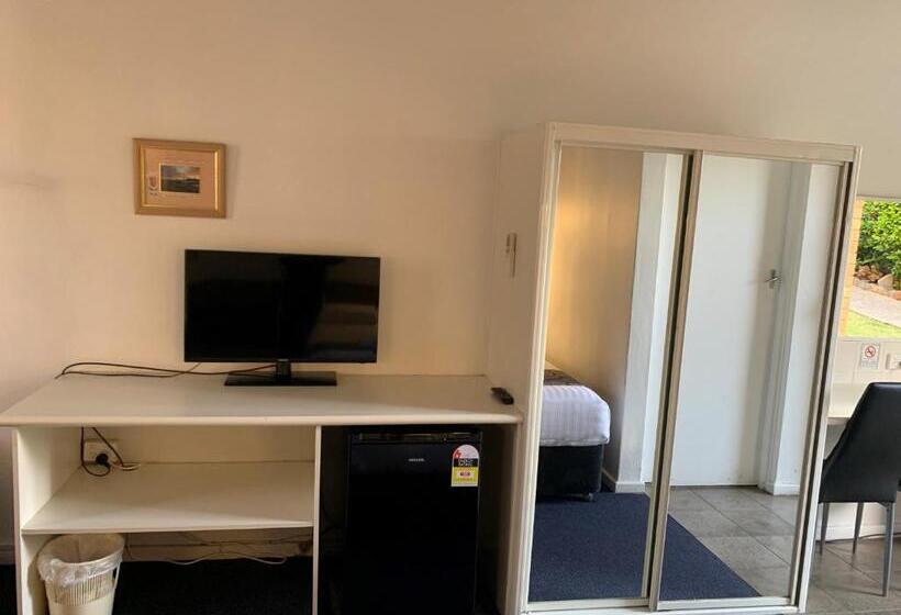 חדר משפחתי, Panorama Motor Inn