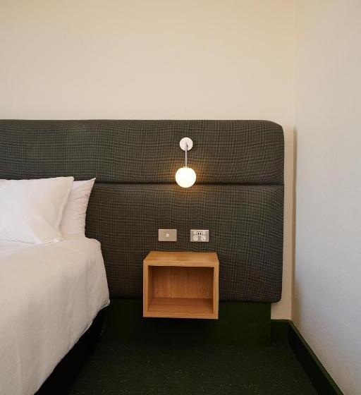 منزل غرفة نوم واحدة, Statesman