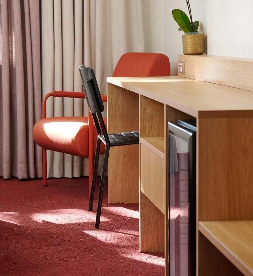 منزل غرفة نوم واحدة, Statesman