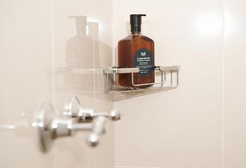 غرفة قياسية مزوَّدة بشُرفة, Statesman