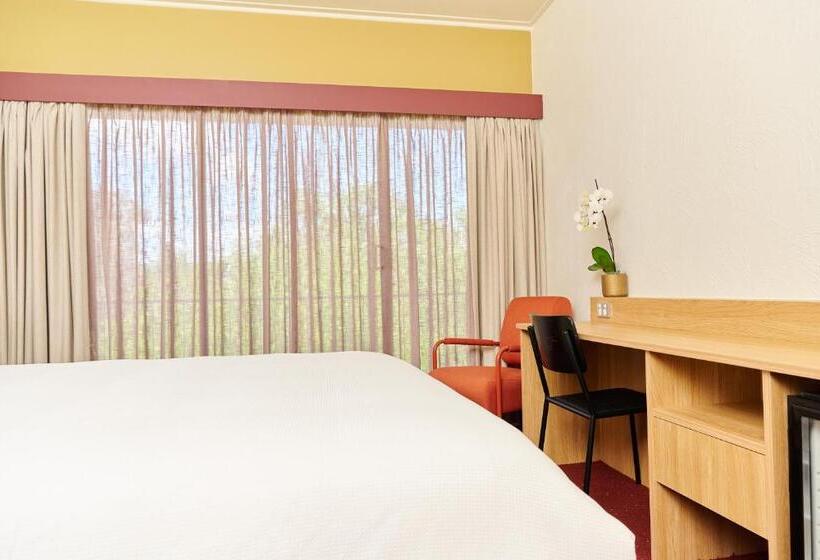 غرفة قياسية مزوَّدة بشُرفة, Statesman