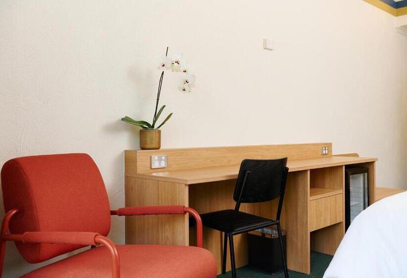 غرفة قياسية مزوَّدة بشُرفة, Statesman