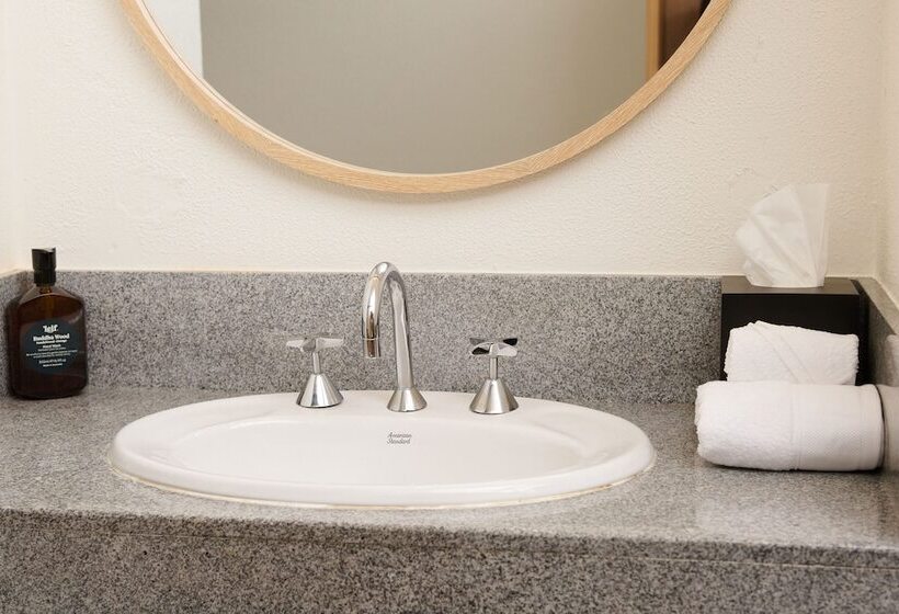 غرفة قياسية سرير ملكى, Statesman