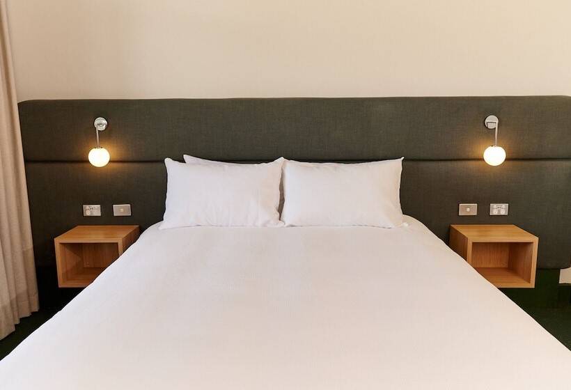 منزل غرفة نوم واحدة, Statesman