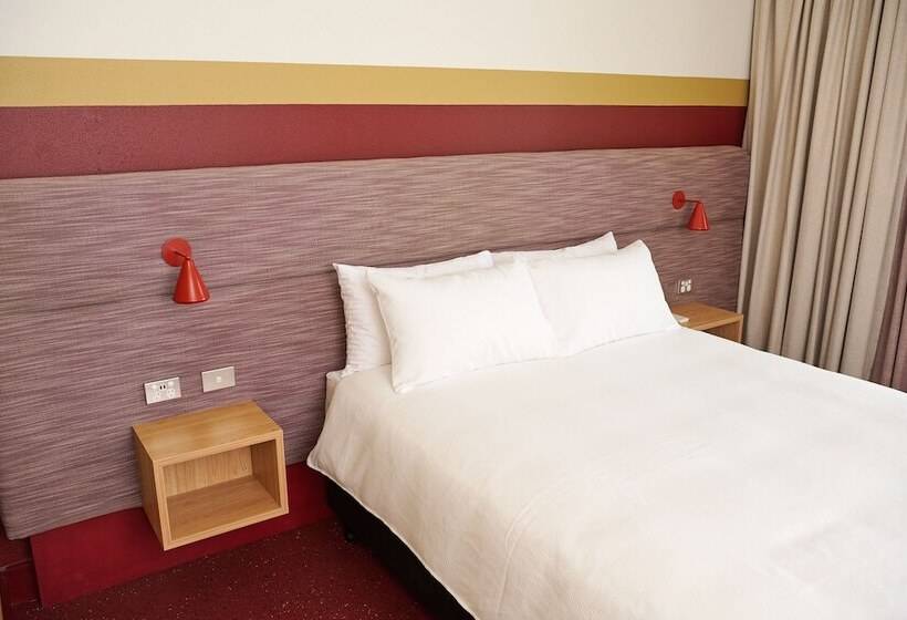 منزل غرفة نوم واحدة, Statesman