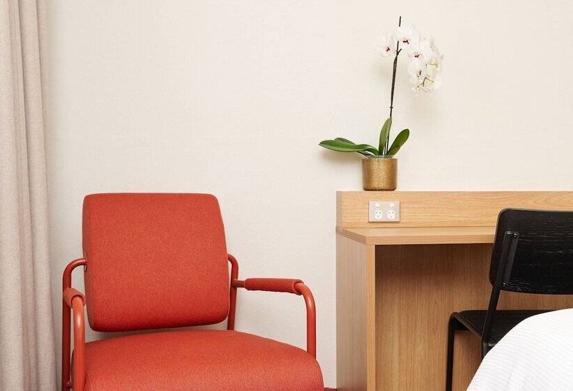 منزل غرفة نوم واحدة, Statesman