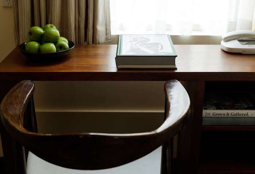 Номер Стандарт, The Victoria