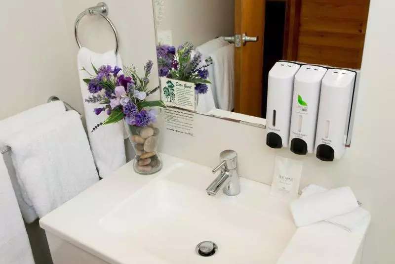 استودیوی استاندارد, Leisure Inn Penny Royal Hotel & Apartments