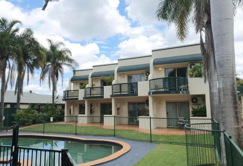 غرفة قياسية مطلّة علي حمام السباحة, Mcnevins Maryborough Motel