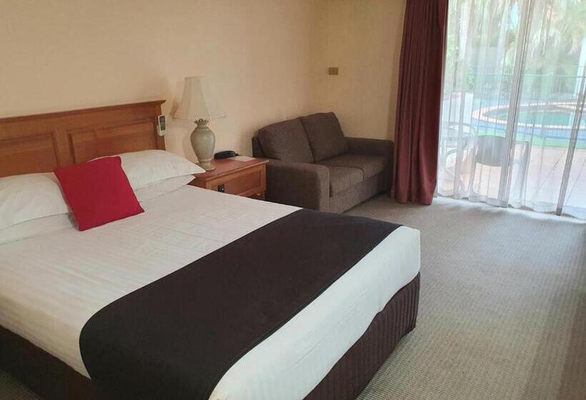 غرفة قياسية مطلّة علي حمام السباحة, Mcnevins Maryborough Motel