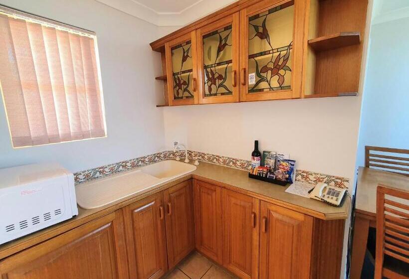 جناح مزود بجاكوزى, Mcnevins Maryborough Motel