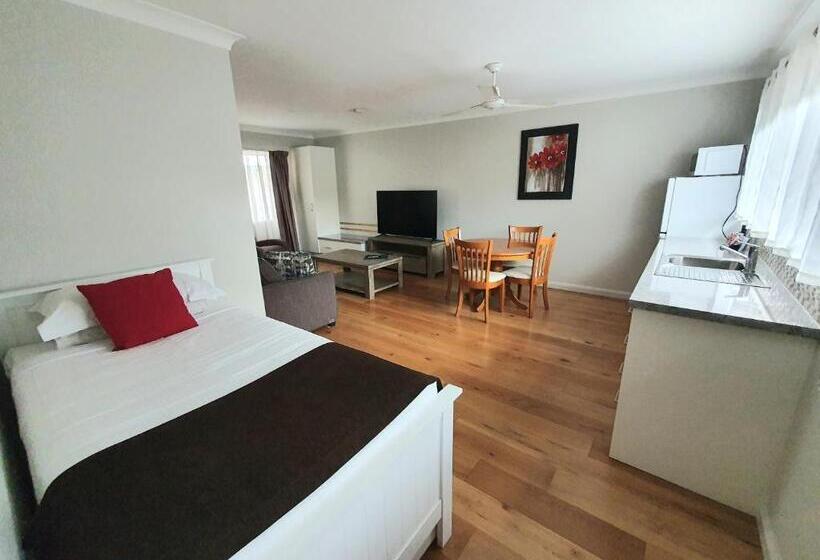 جناح عائلي, Mcnevins Maryborough Motel