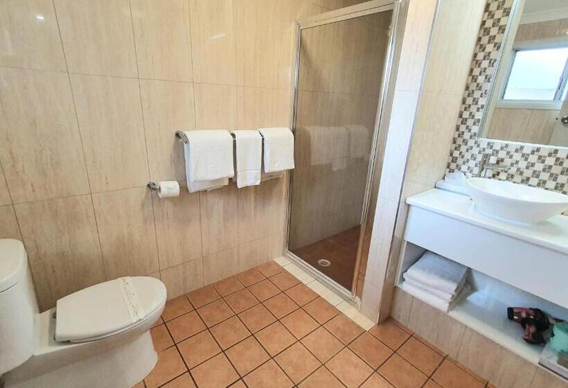 جناح عائلي, Mcnevins Maryborough Motel