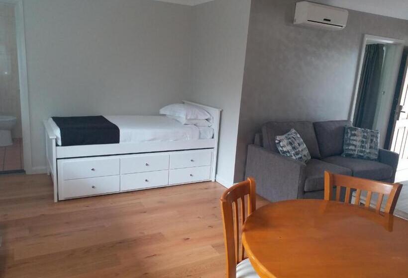 جناح عائلي, Mcnevins Maryborough Motel