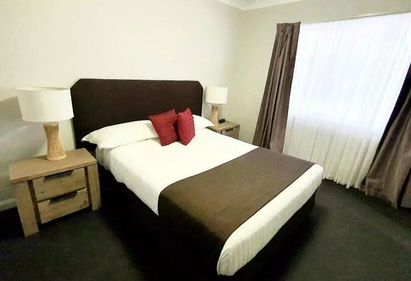 Perhesviitti, Mcnevins Maryborough Motel