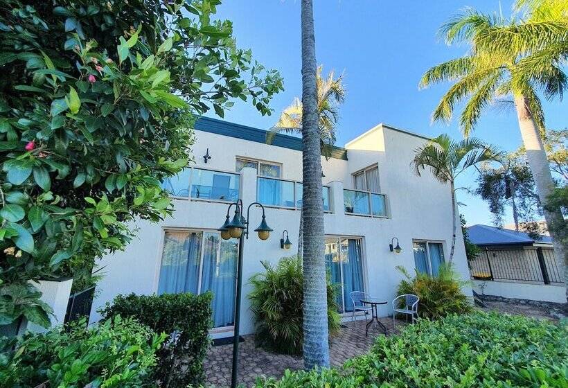 جناح مزود بجاكوزى, Mcnevins Maryborough Motel