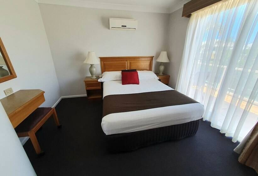 جناح مزود بجاكوزى, Mcnevins Maryborough Motel