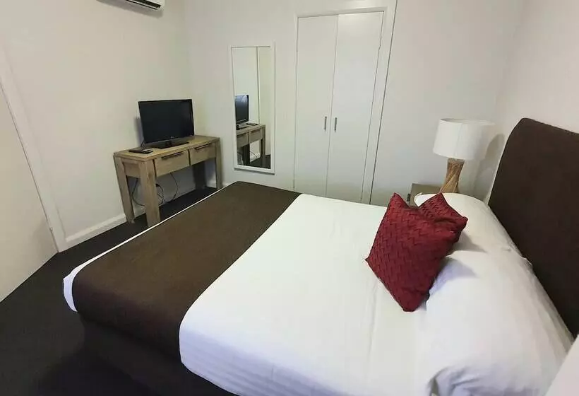 Perhesviitti, Mcnevins Maryborough Motel