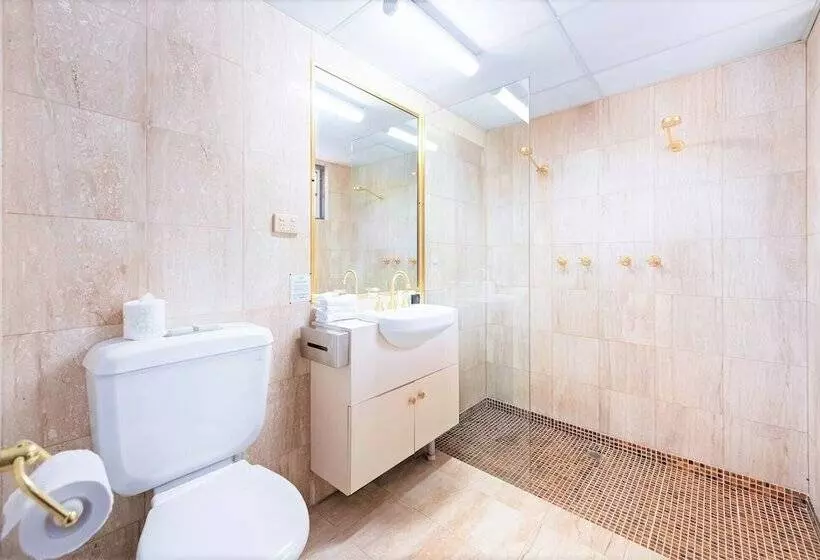 Deluxe Suite, Eltham Gateway Hotel & Conference Centre