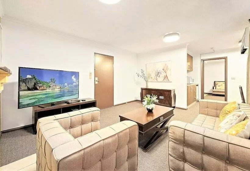 Deluxe Suite, Eltham Gateway Hotel & Conference Centre