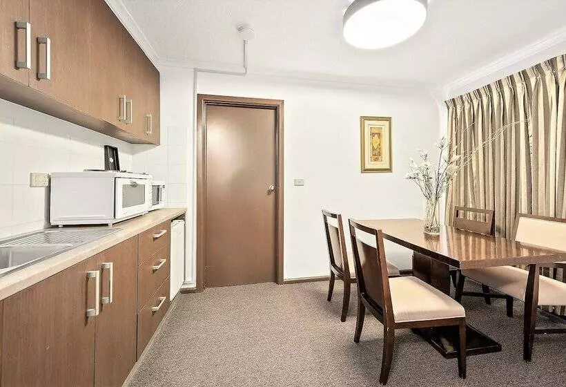 Deluxe Suite, Eltham Gateway Hotel & Conference Centre
