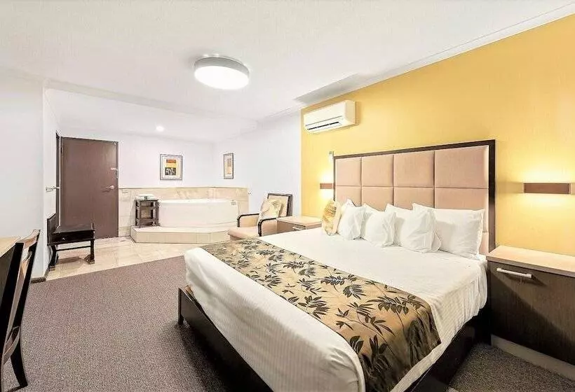Deluxe Suite, Eltham Gateway Hotel & Conference Centre