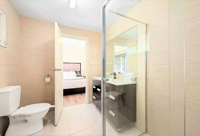 2 Bedroom Family Suite, Eltham Gateway Hotel & Conference Centre