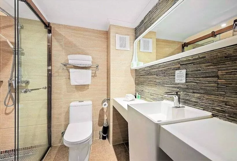 Deluxe Room, Eltham Gateway Hotel & Conference Centre