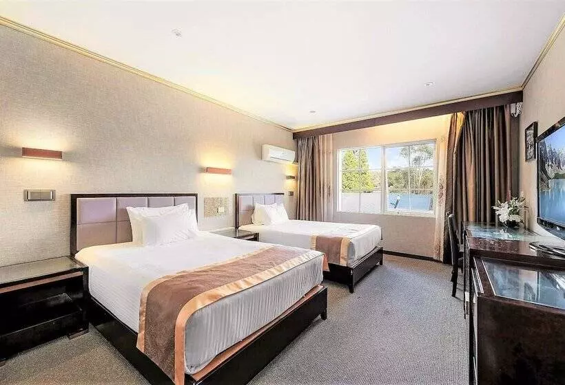 Deluxe Room, Eltham Gateway Hotel & Conference Centre