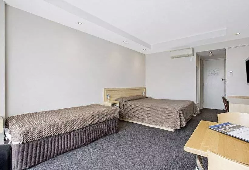 اتاق استاندارد, Richmond Henty