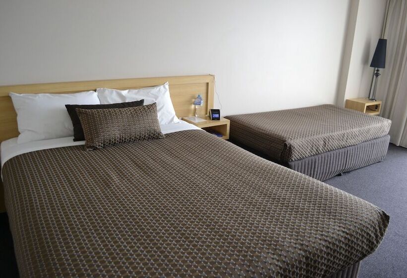 اتاق استاندارد, Richmond Henty