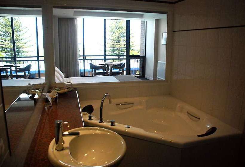 اتاق استاندارد, Richmond Henty