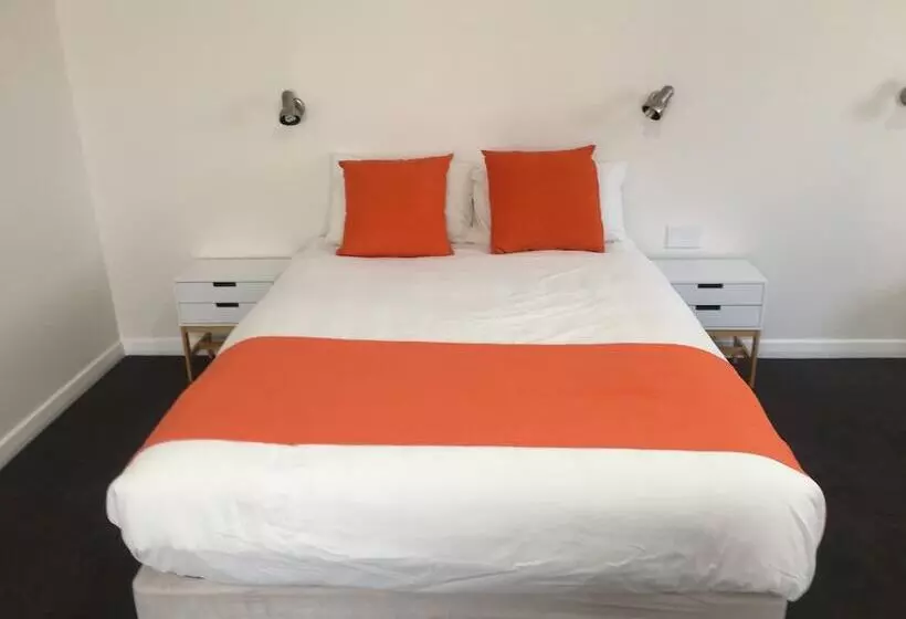 اتاق سوپریور, Sturt Motel