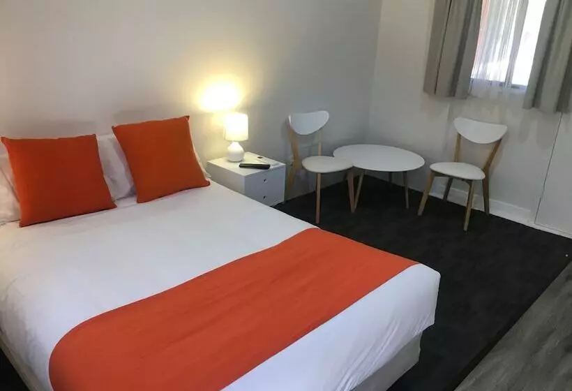 اتاق سوپریور, Sturt Motel