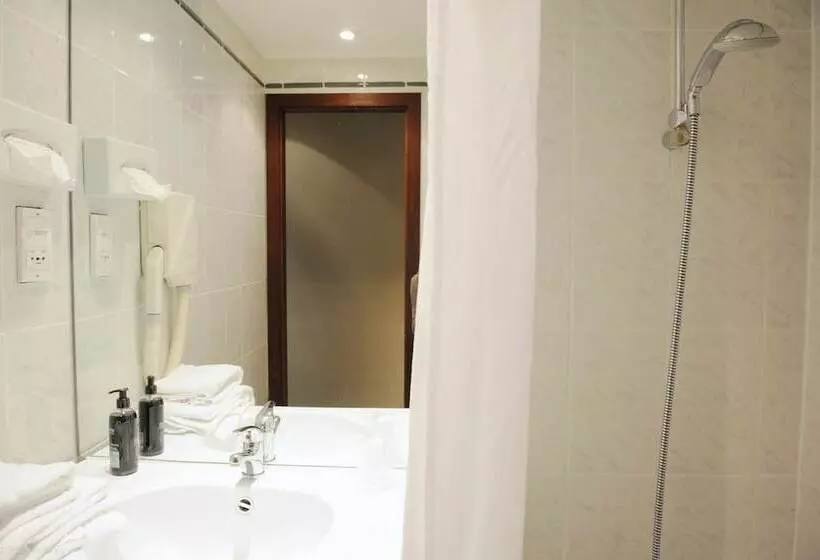 اتاق استاندارد سه نفره, 9hotel Chelton