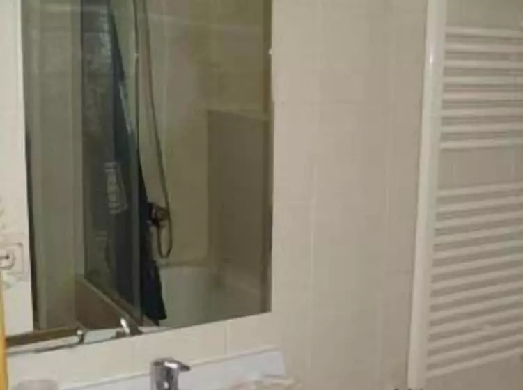 استودیوی استاندارد, Aparthotel Llempó