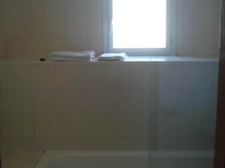 استودیوی استاندارد, Aparthotel Llempó