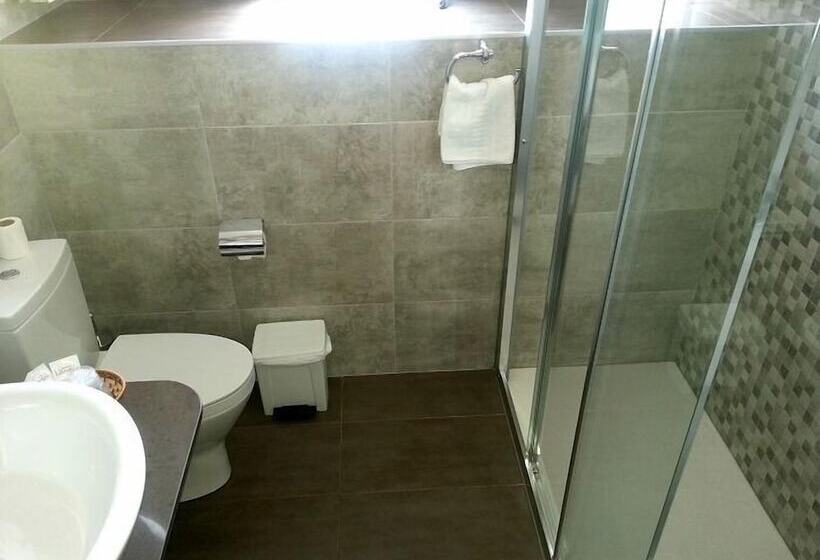 استودیوی استاندارد, Aparthotel Llempó